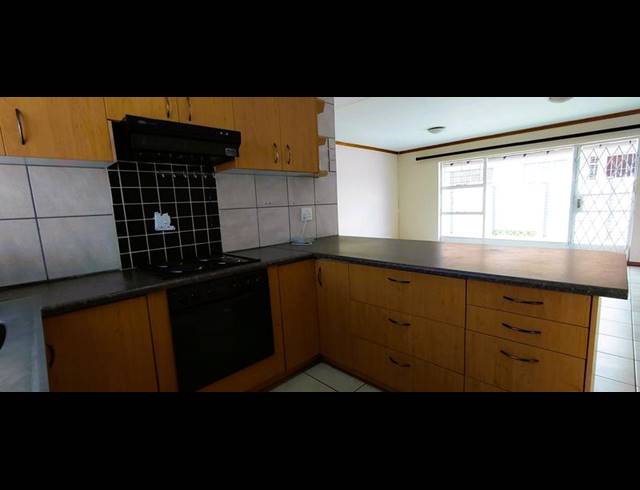 2 BEDROOM TOWNHOUSE FOR SALE IN LANGENHOVENPARK